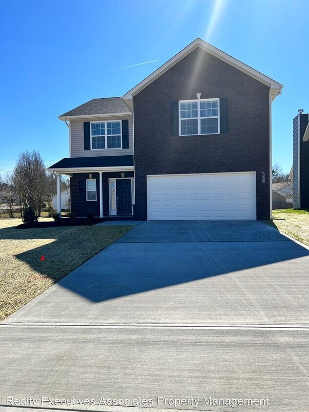 4 br, 2.5 bath House 2964 Dominion Drive House Rental in Maryville