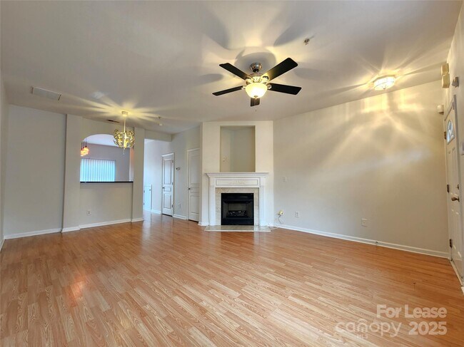 Foto del edificio - 8223 Chaceview Ct
