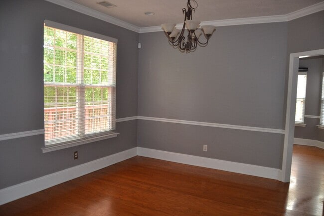 Building Photo - 535 Farmington Circle, 4 Bedroom Home in E...