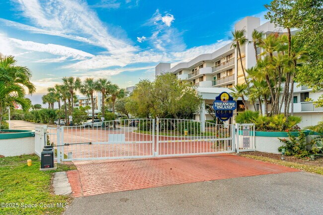 Building Photo - 300 Columbia Dr