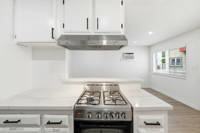 Building Photo - 5549 Fulcher Ave