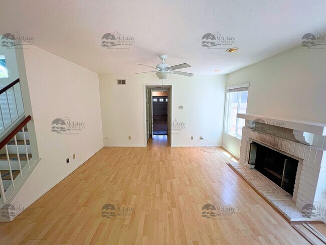 Foto del edificio - Two Story 3BD/2.5BA Home In Carmel Valley