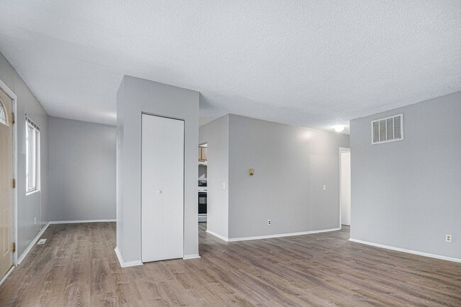 Building Photo - 5955 Briarcliff Ln