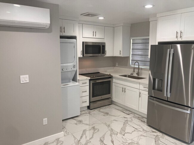 Building Photo - Brand new, beautifully appointed one bedro...