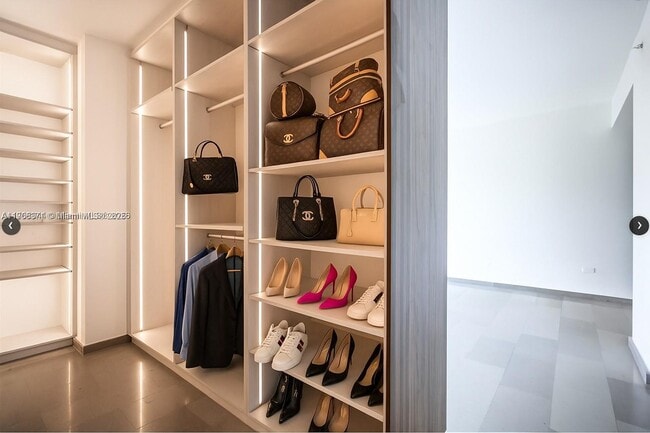 Building Photo - 88 SW 7th St