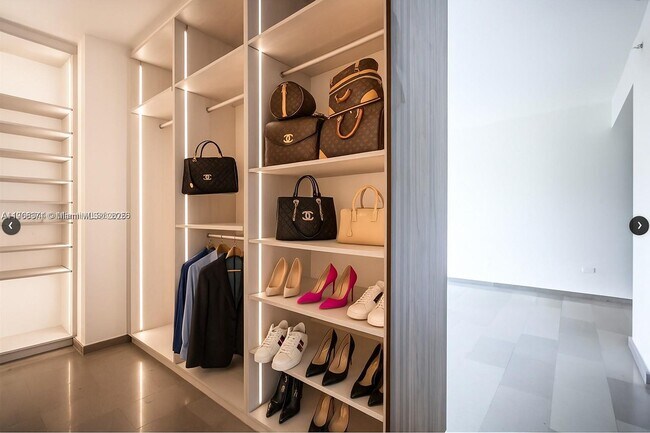 Foto del edificio - 88 SW 7th St