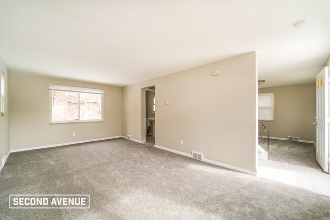 Building Photo - 175 Mahoning Dr