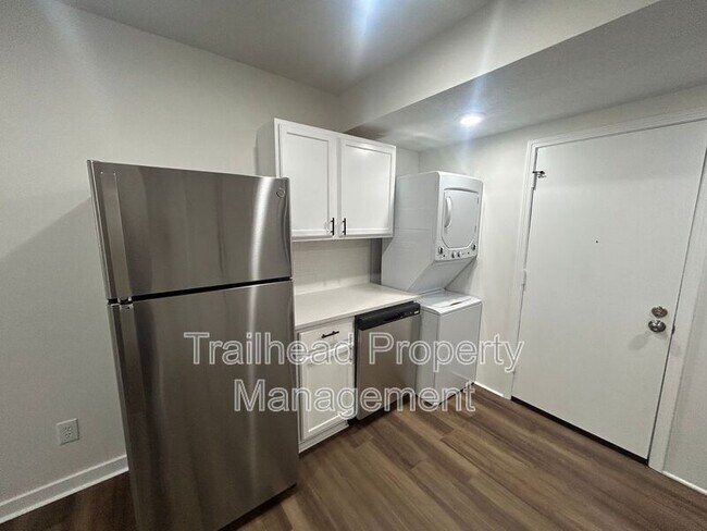 Foto del edificio - 6405 Brookside Rd