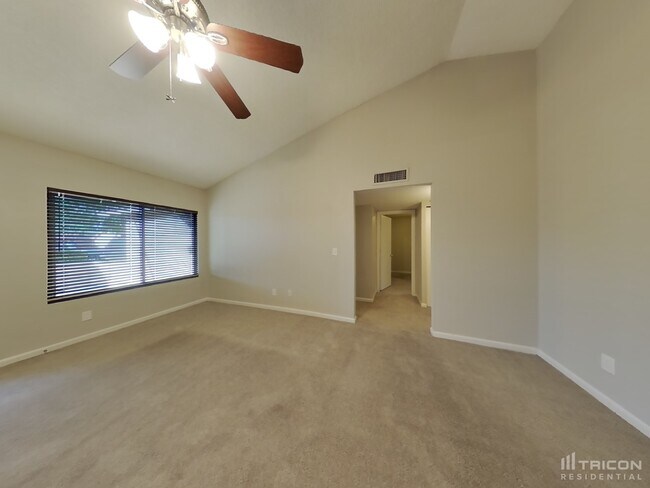 Foto del edificio - 669 W Barrow Dr