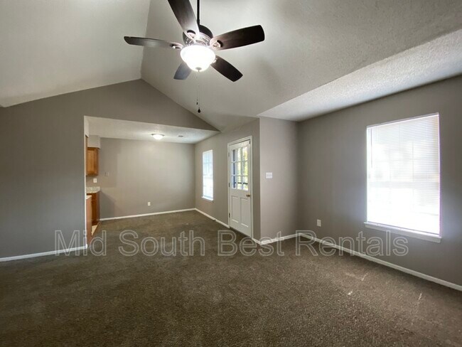 Foto del edificio - 5198 Walton Lake