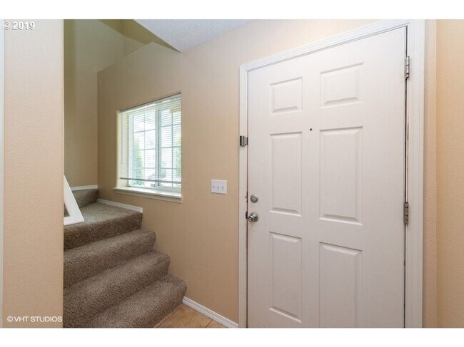Building Photo - 3Bd/2.5Ba in a Well-Liked Bethany Neighborhood ~ Washer/Dryer Included with 2 Car Garage and Fenc...