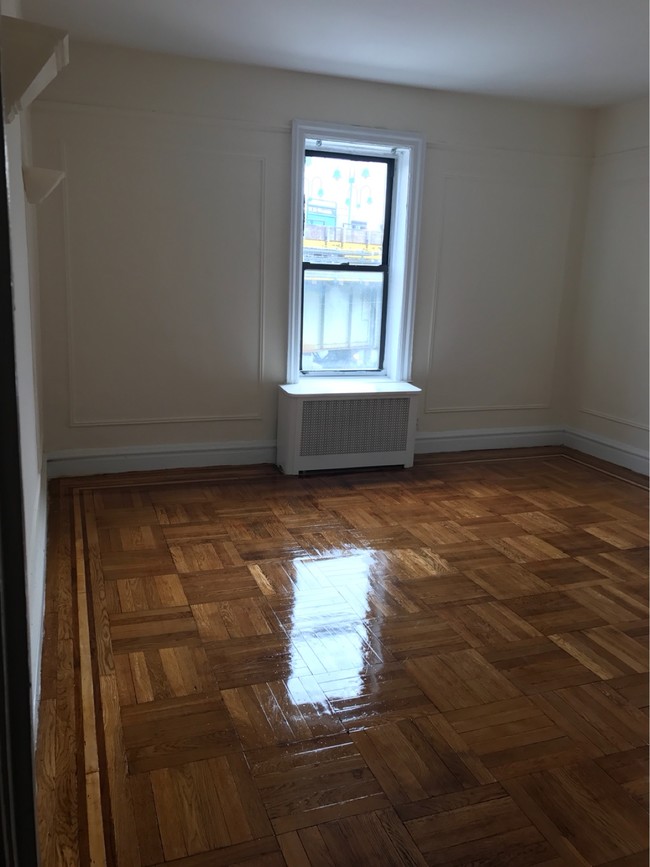 Building Photo - 6015 Woodside Ave