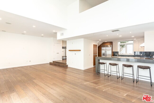 Building Photo - 612 Lincoln Blvd