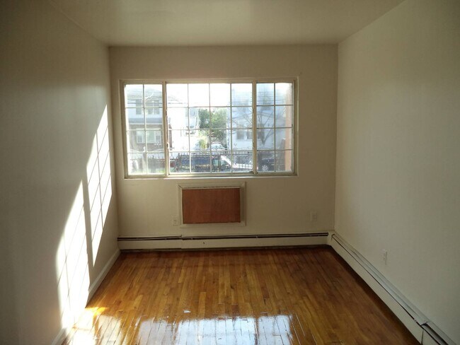 Building Photo - 107-55 Remington St