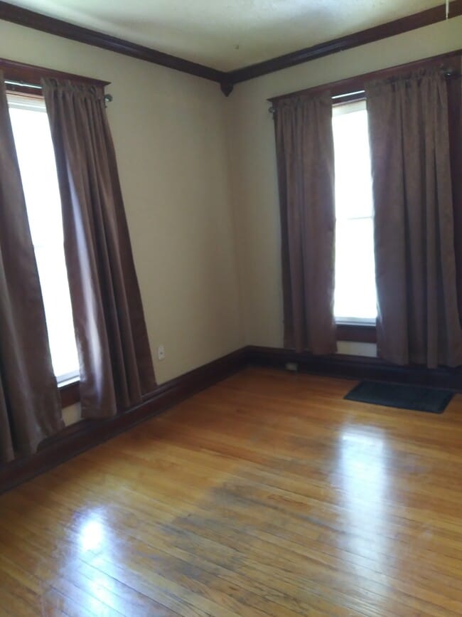 Living room - 2517 Jules St