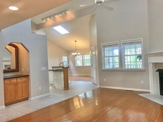 Foto del edificio - 3203 St James Dr SE