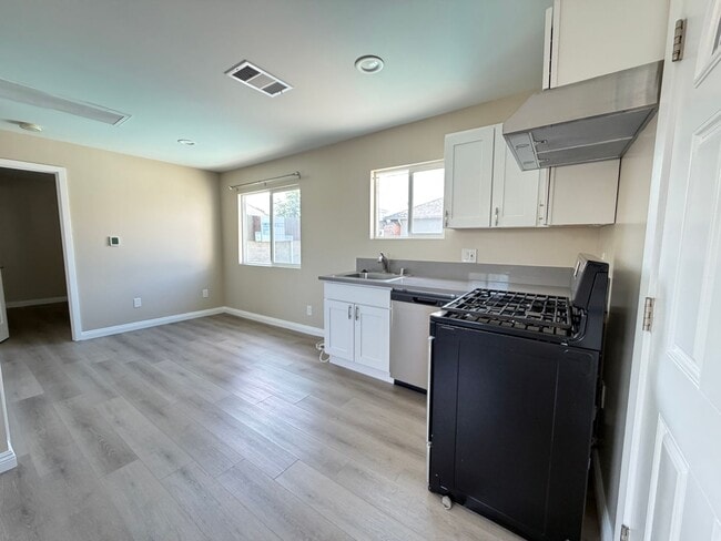 Building Photo - 1039 Prospect Ave
