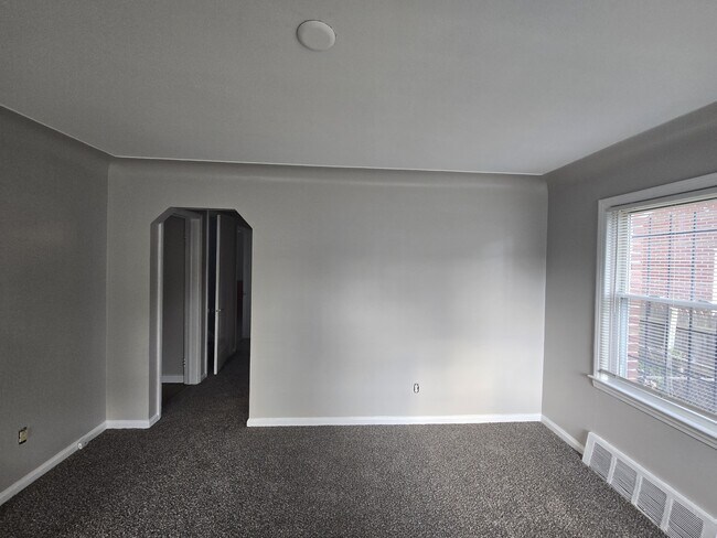 Foto del edificio - 18338 Ashton Ave