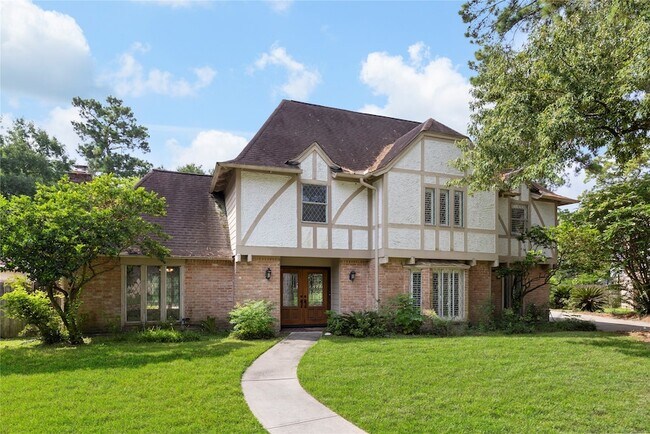 Foto del edificio - 8215 Winding Hill Ln