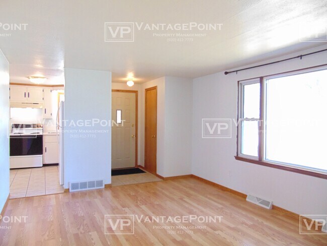 Building Photo - 624 Simonet St