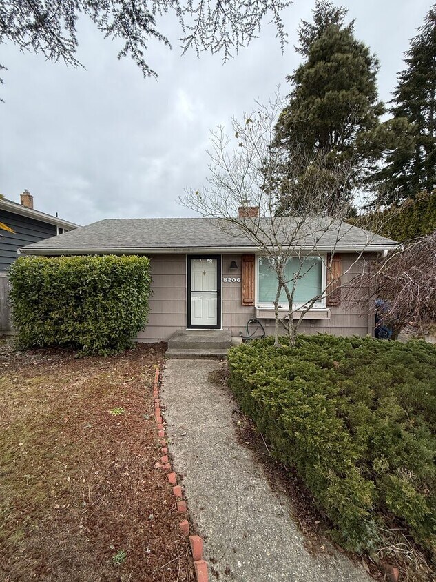 Foto principal - Charming 2-Bedroom Home in West Seattle’s ...