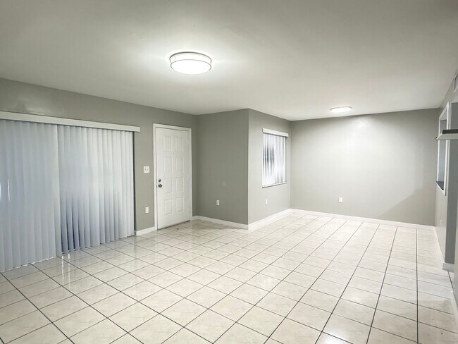 Foto del edificio - 8570 NW 3rd Ln