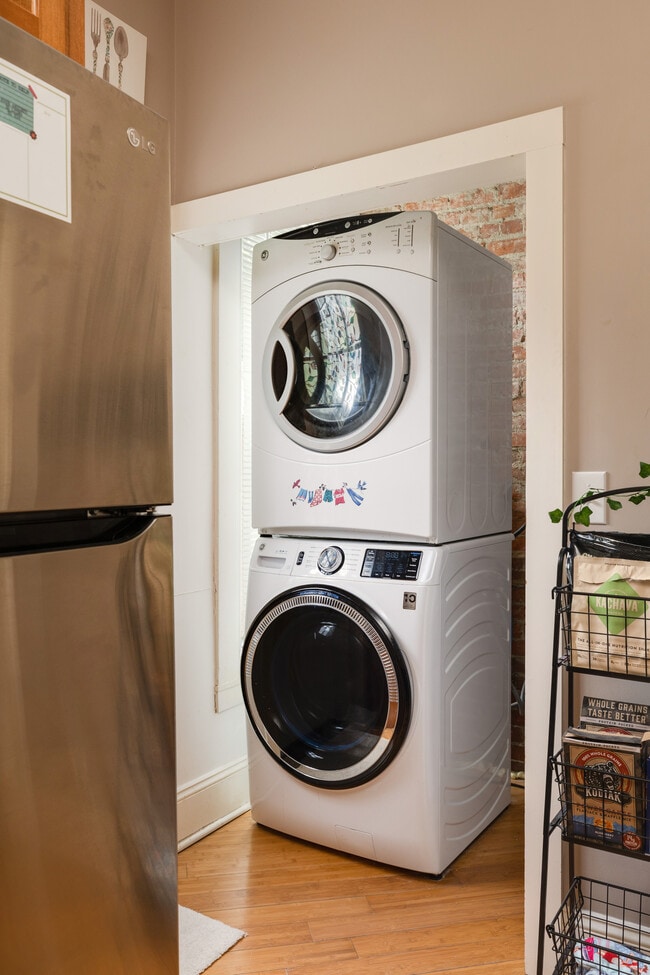 Building Photo - 357 W Clinton St