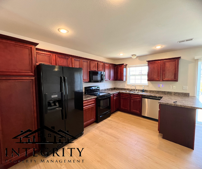 Building Photo - Fenced home close to West Gate of FLW!