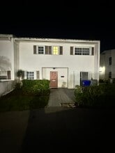 Building Photo - 3115 N Palm Aire Dr