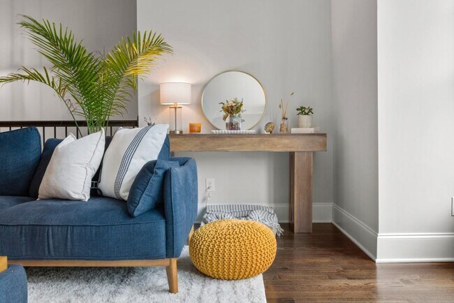 Foto del edificio - 2045 Bellrick Rd NW