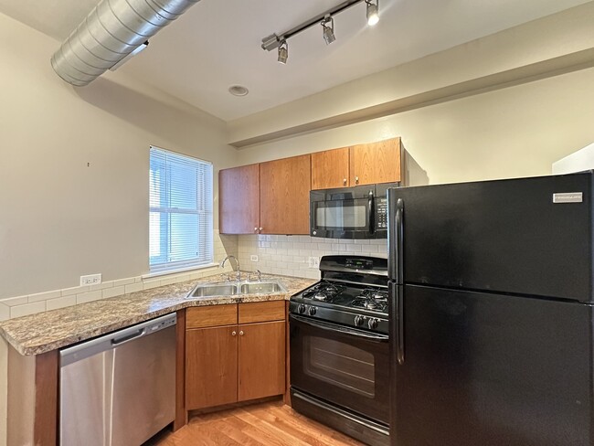 Foto del edificio - 674 N Orleans St