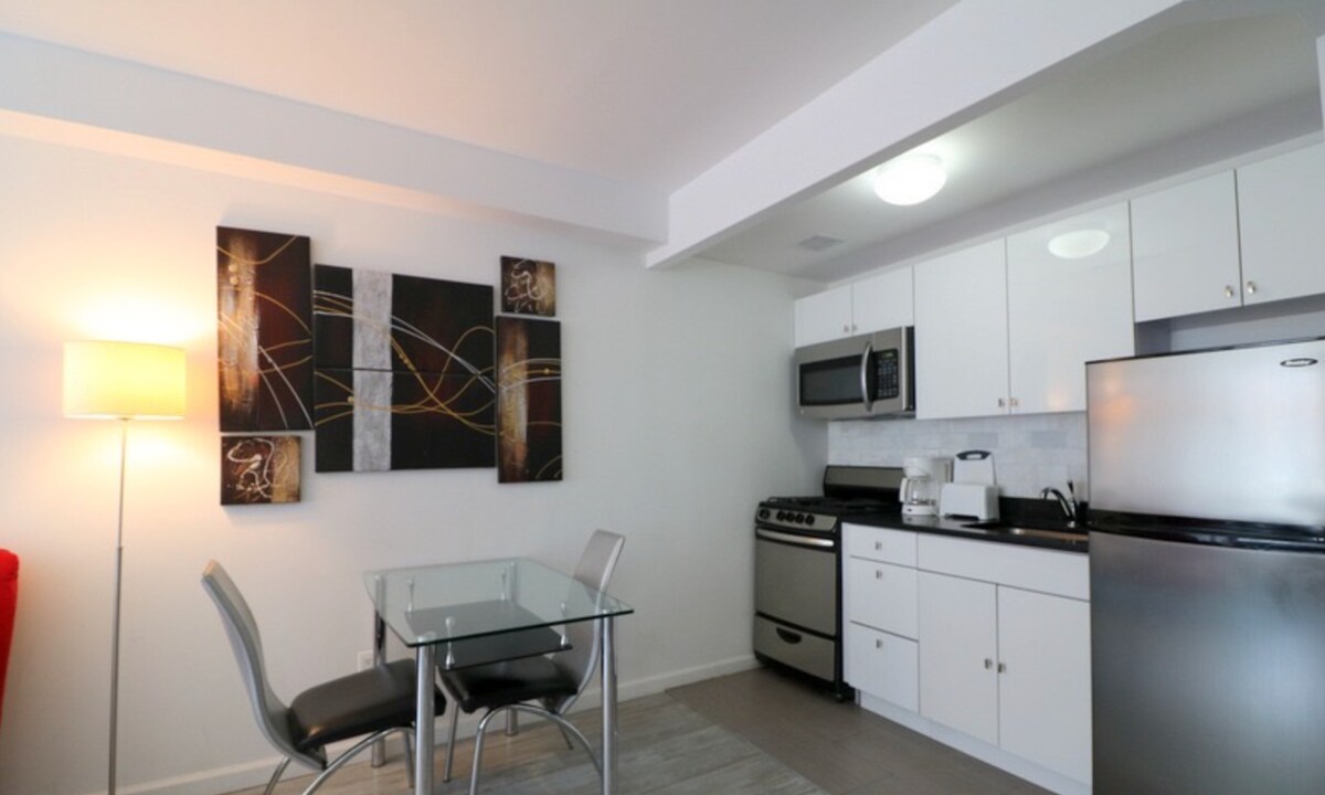Primary Photo - WEST 48 STREET