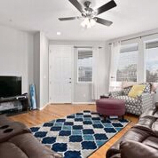 Foto del edificio - Central Park House for rent! 2 BLOCKS TO S...