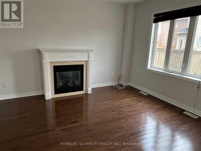 Building Photo - 87 Summitgreen Crescent