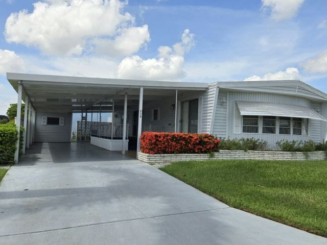 Foto principal - 215 48th Ave Terrace W
