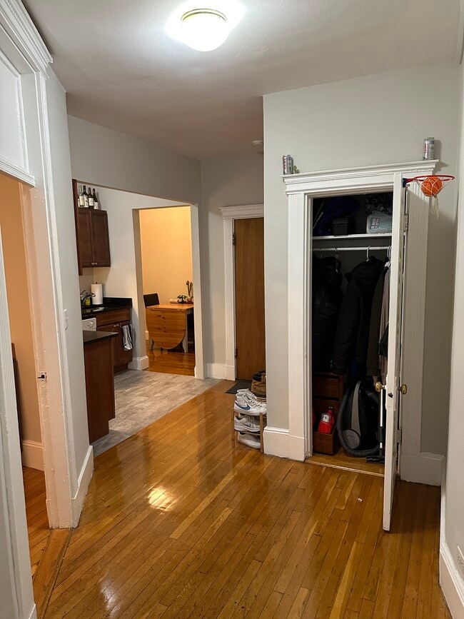 Building Photo - 144 Hemenway St