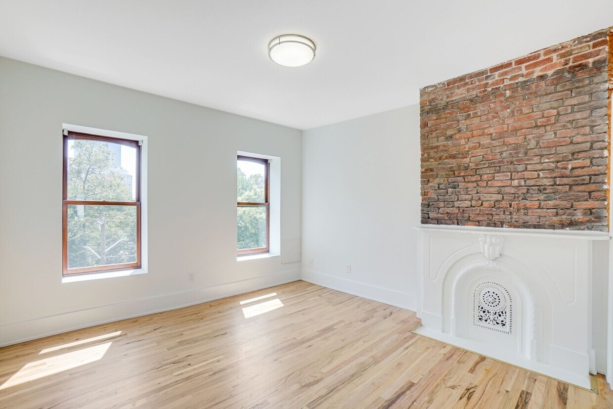 Primary Photo - 274 Montgomery St