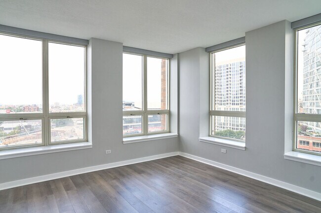 Foto del edificio - 600 N Kingsbury St