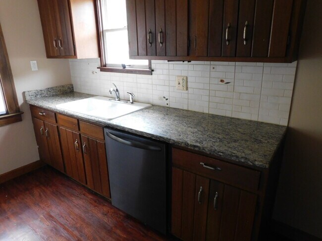 Foto del edificio - Smartly Located Bungalow in Great Area