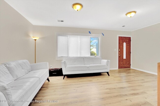 Building Photo - 972 Woodgate Ave