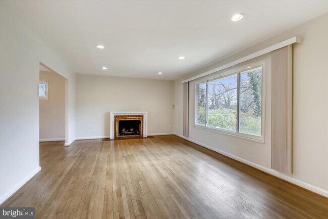 Building Photo - 4503 Traymore St