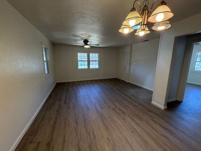 Foto del edificio - 2 Bedroom 1 Bath Home