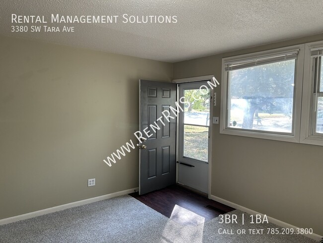 Building Photo - **MOVE-IN SPECIAL**3380 SW Tara Ave - 3 BE...