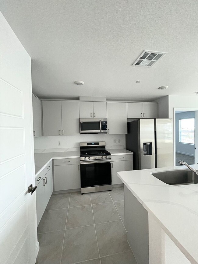 Foto del edificio - Now Leasing – Brand-New Townhome in Herita...