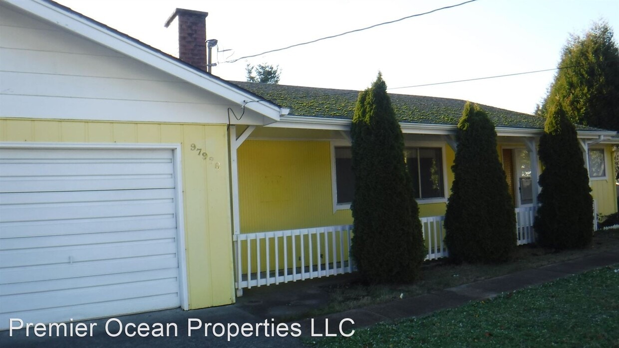 97926 Shopping Center Ave, Brookings, OR 97415 House Rental in