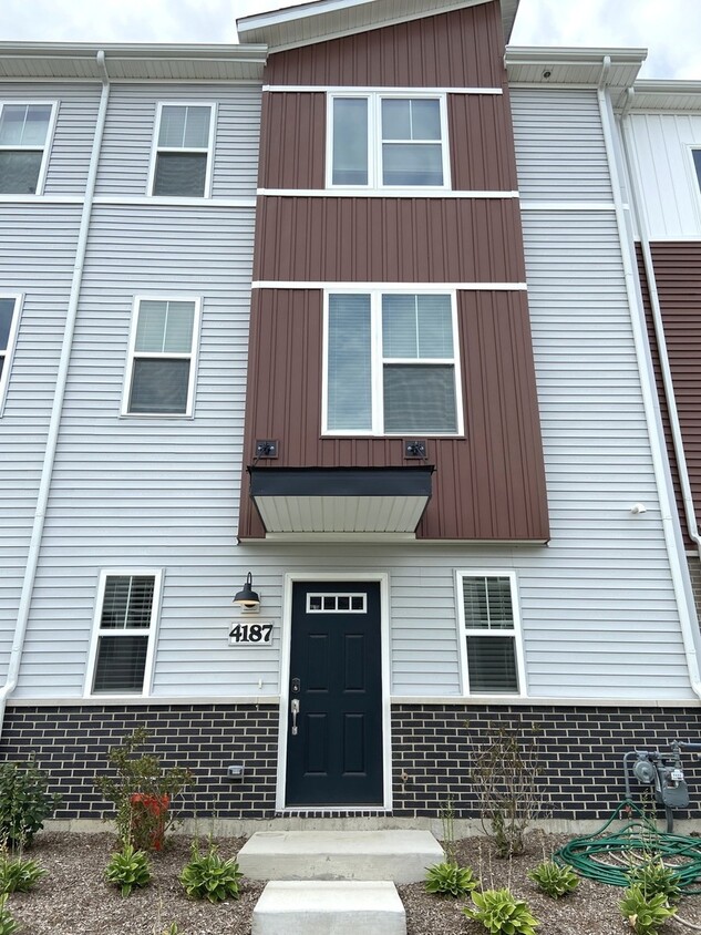 Foto principal - 4187 Calder Ln