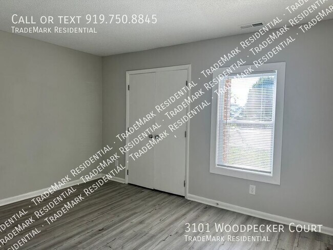 Foto del edificio - 3101 Woodpecker Ct