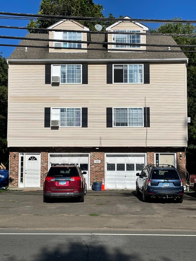 1691 Litchfield Turnpike, Woodbridge, CT 06525 Townhome Rentals in