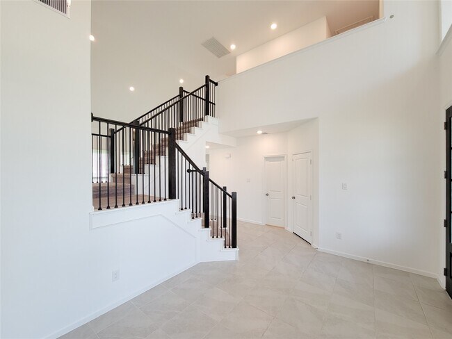 Building Photo - 9422 Vis Fls Trce