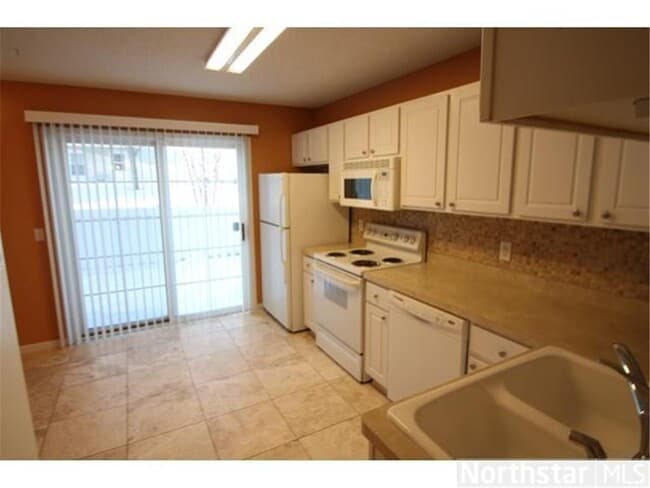Building Photo - 2127 Grenadier Ave N